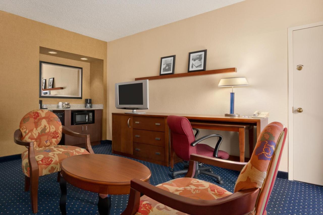 King Studio Suite - Non-Smoking at Baymont by Wyndham Columbia Northwest