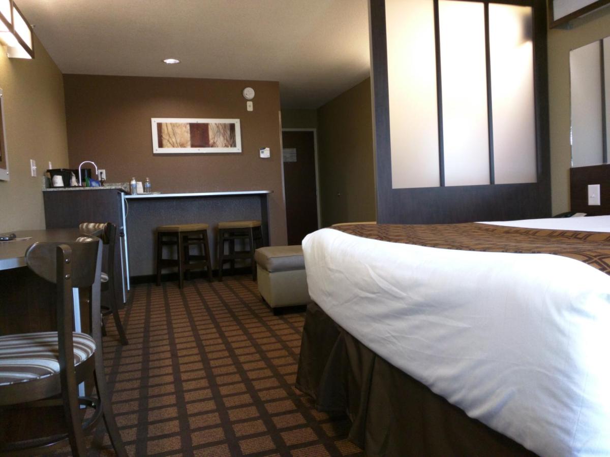 Queen Studio Suite - Non-Smoking at Microtel Inn & Suites by Wyndham Minot