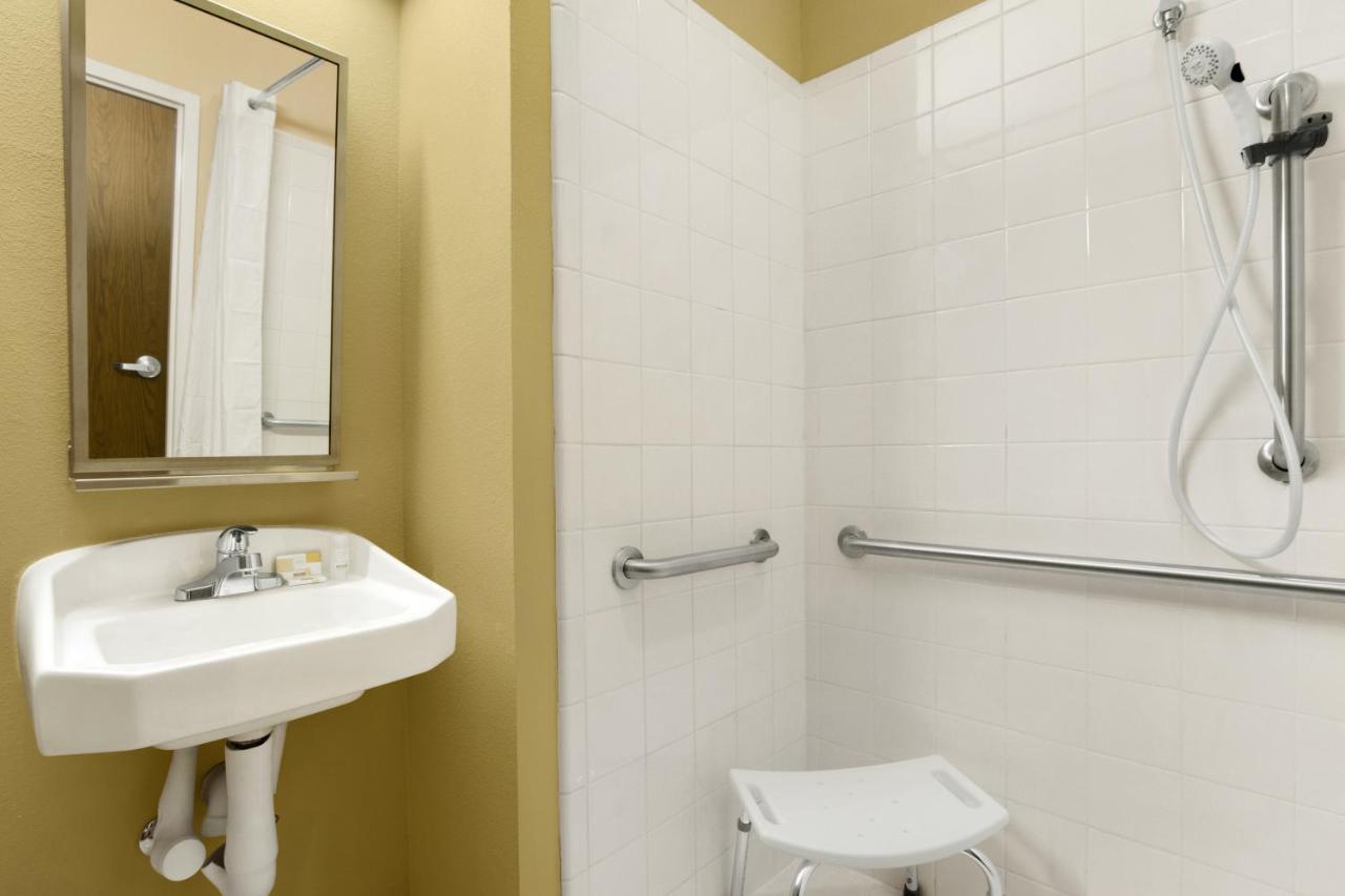Queen Room - Disability Access at Microtel Inn & Suites by Wyndham Shelbyville