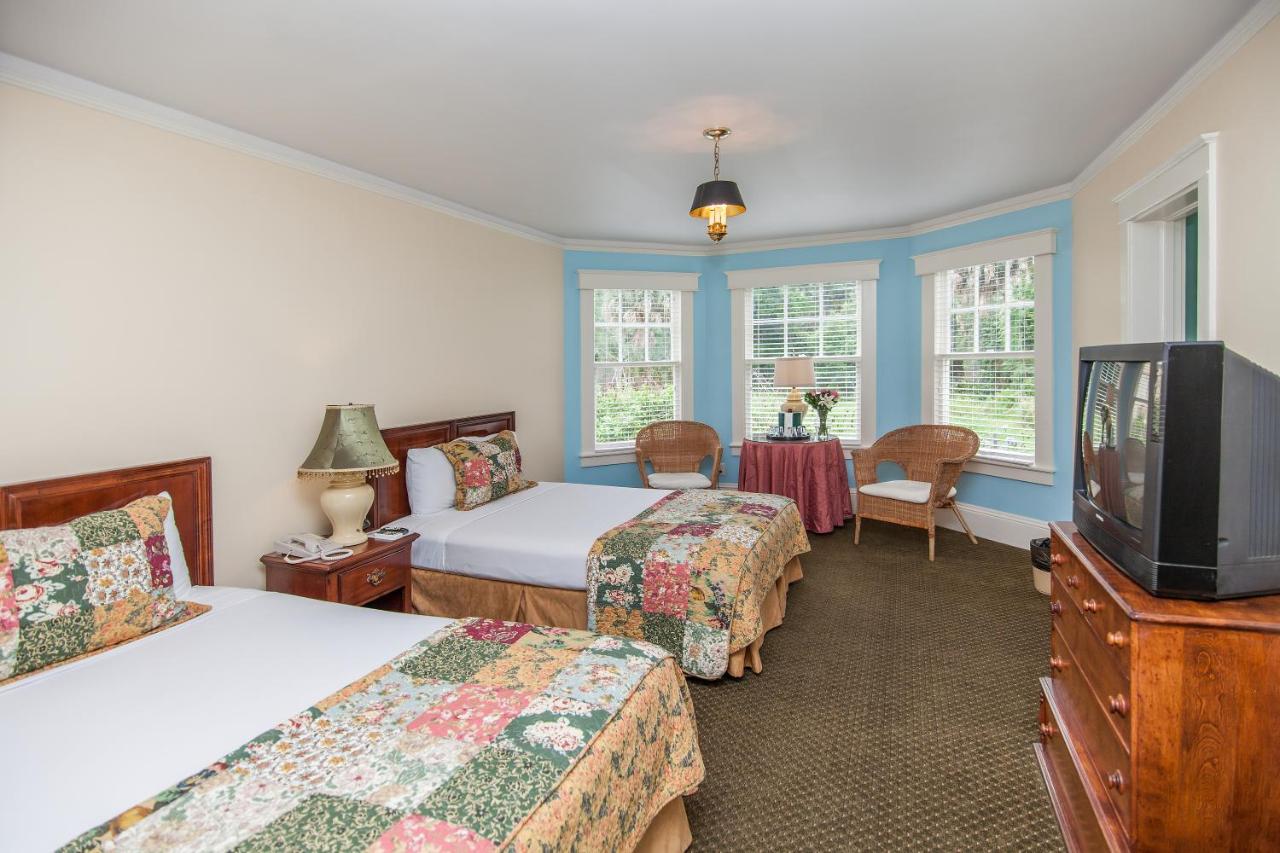 Suite with Two Double Beds at Lakeside Inn