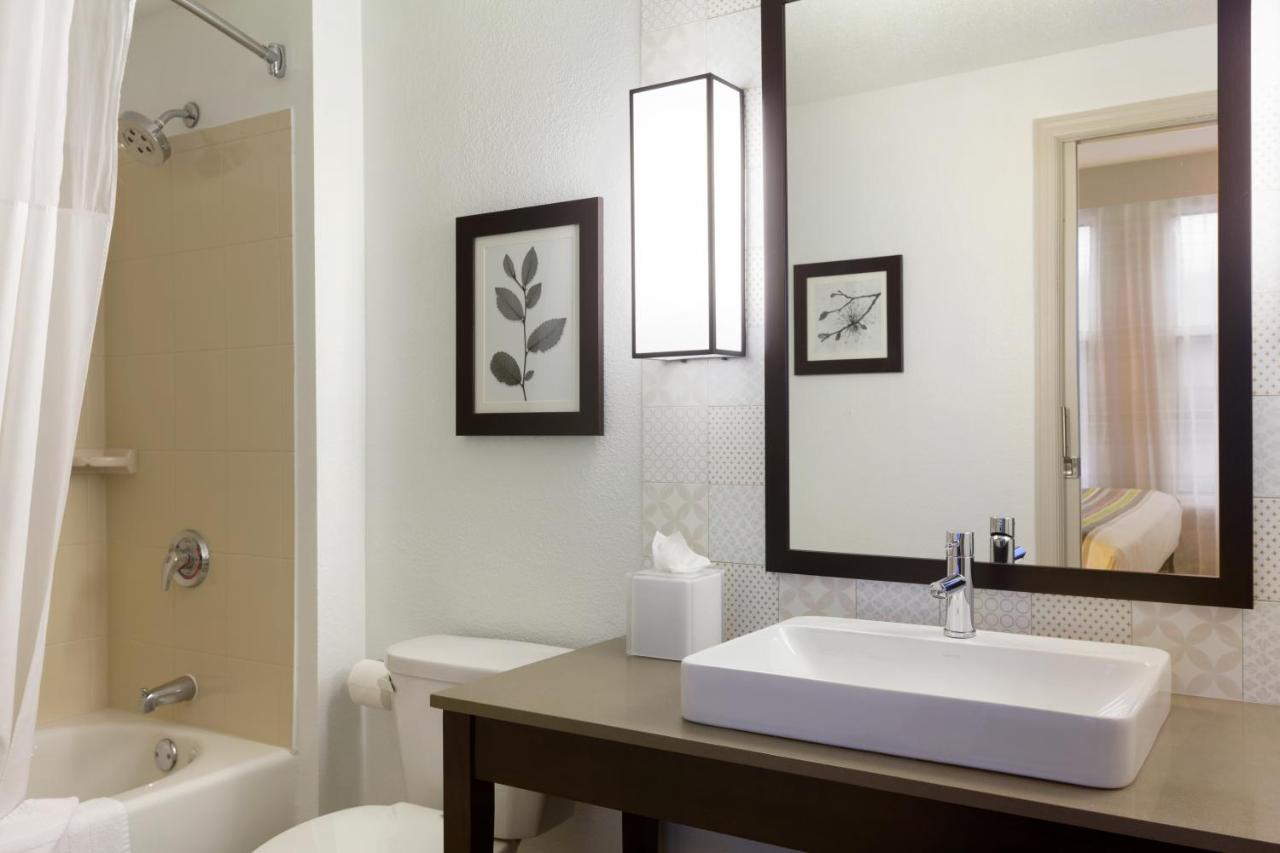 Queen Studio Suite - Disability Access at Country Inn & Suites by Radisson, Minneapolis West, MN