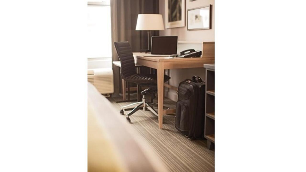 Queen Studio Suite - Disability Access at Country Inn & Suites by Radisson, Minneapolis West, MN