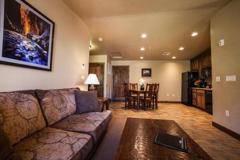 Classic Suite at Cable Mountain Lodge