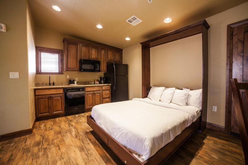 Classic Suite with Wall Bed at Cable Mountain Lodge
