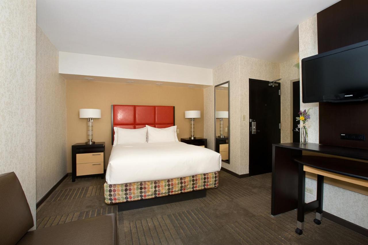 King Room - Disability Access Roll in Shower - Non-Smoking at Holiday Inn Express Denver Downtown by IHG
