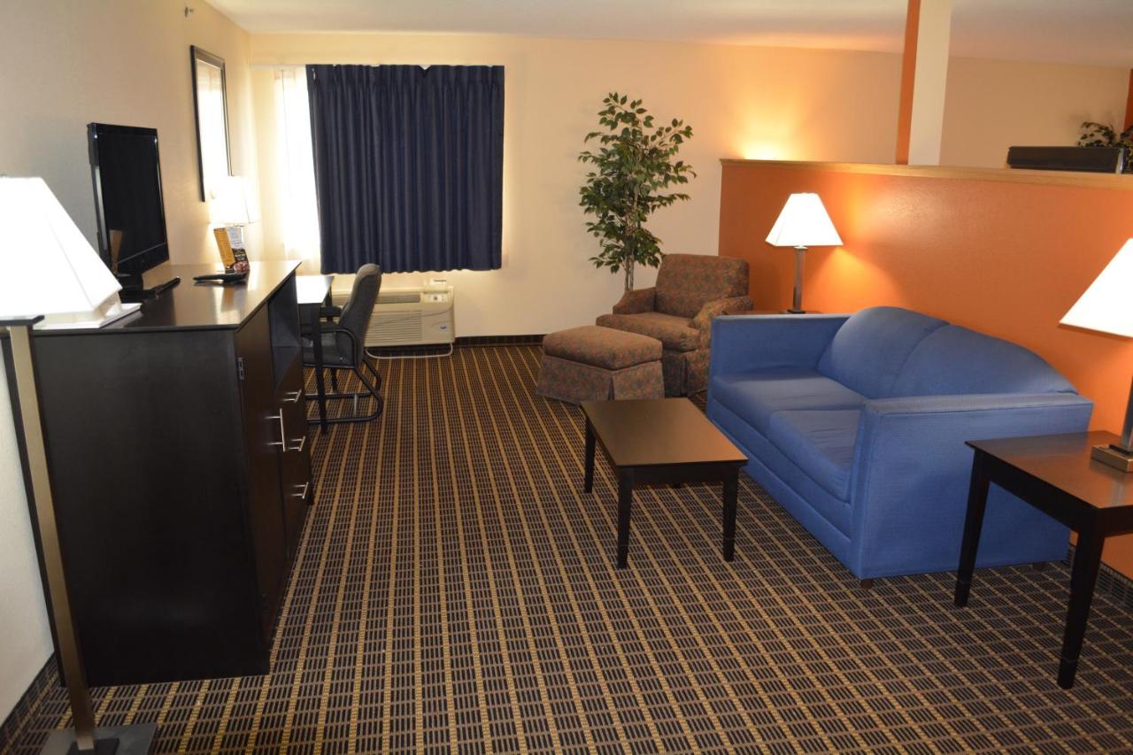 One Bedroom King Suite - Non-Smoking at Baymont by Wyndham South Haven