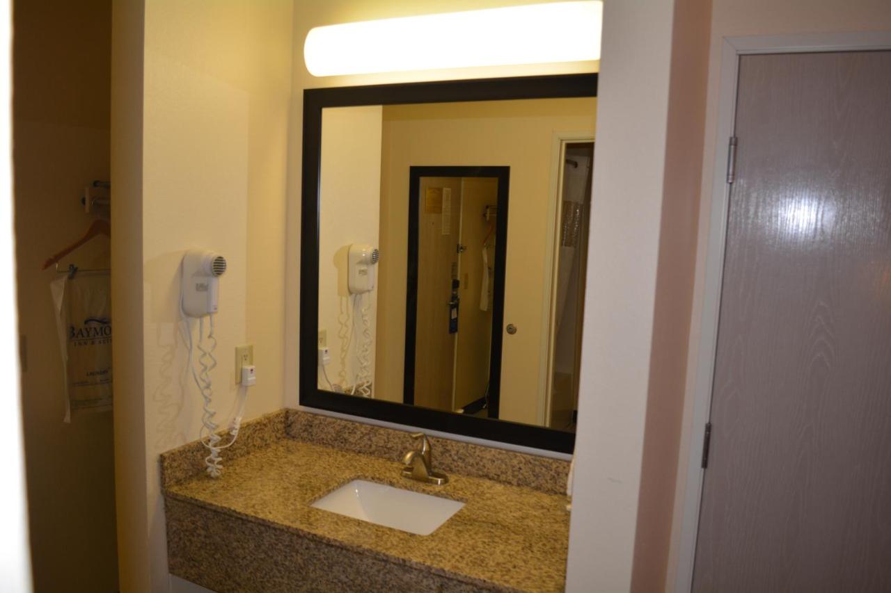 Queen Room - Disability Access/Non-Smoking at Baymont by Wyndham South Haven