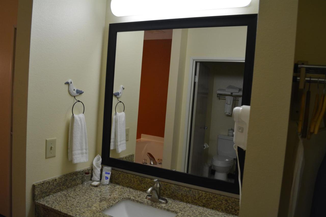 Queen Room - Non-Smoking at Baymont by Wyndham South Haven