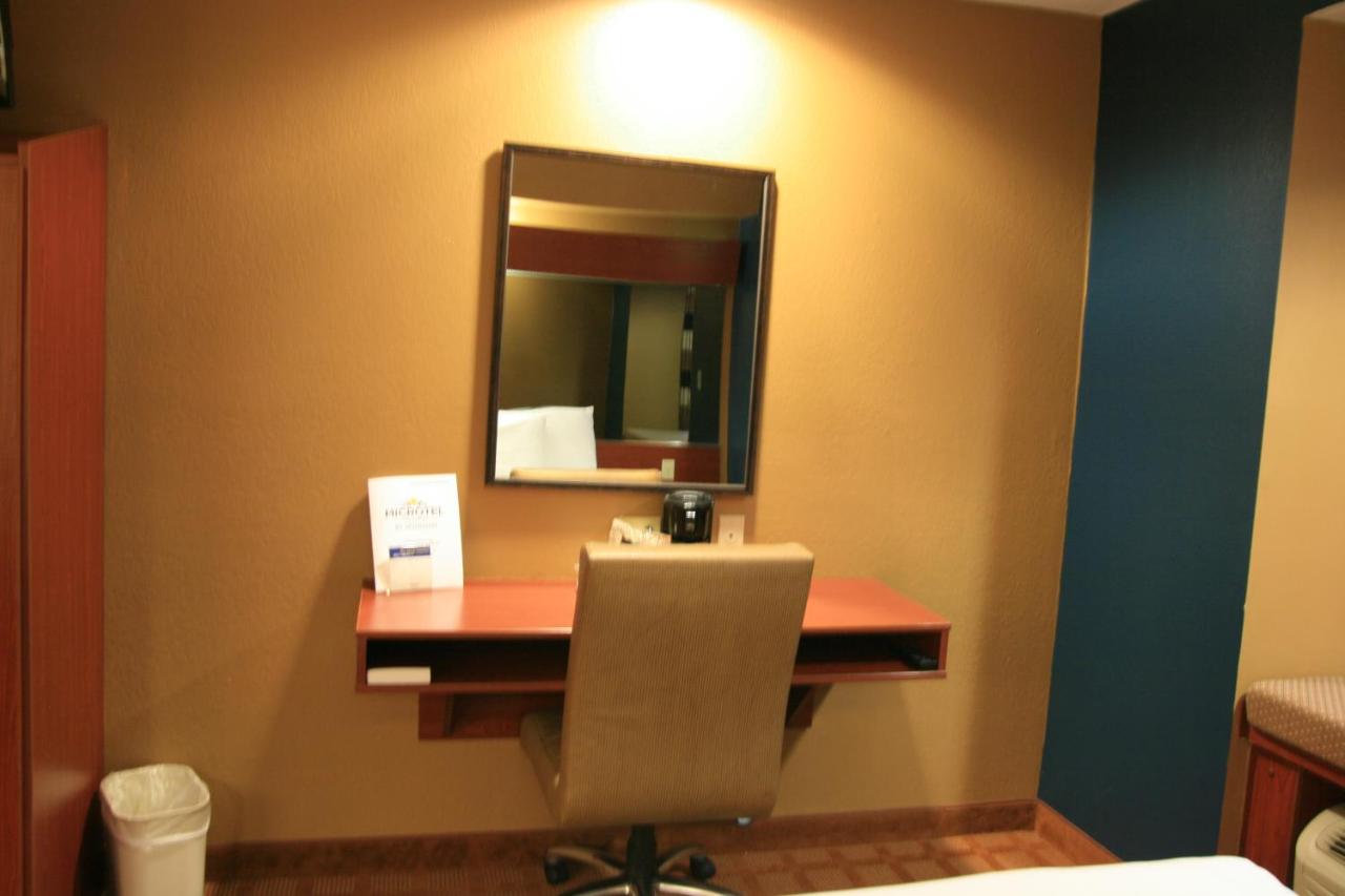 Queen Studio Suite - Non-Smoking at Microtel Inn & Suites by Wyndham Starkville