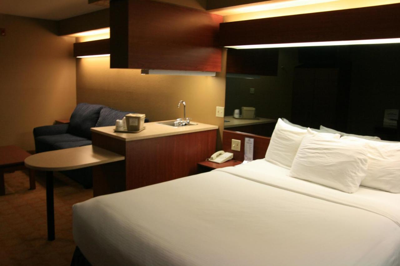 Queen Studio Suite - Non-Smoking at Microtel Inn & Suites by Wyndham Starkville