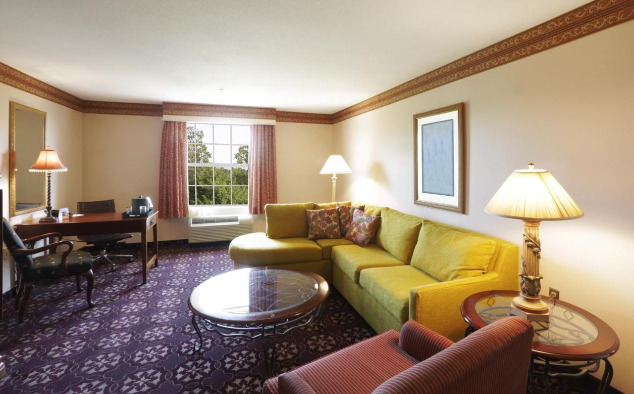 King Suite with Spa Bath at Cypress Bend Resort, a Wyndham Hotel