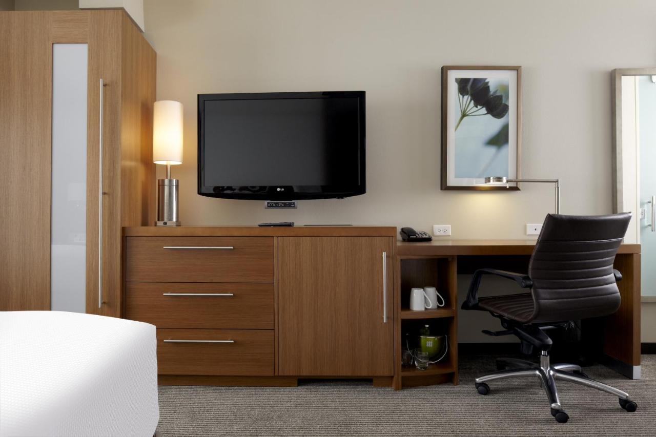 ADA King Bed with AccessibleTub at Hyatt Place Washington DC/National Mall