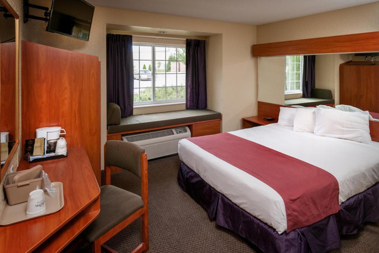 Queen Room - Disability Access/Non-Smoking at Microtel Inn & Suites by Wyndham Beckley East