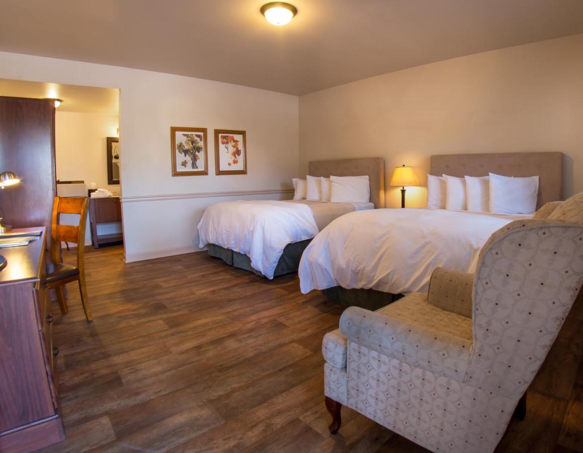 Queen Room with Two Queen Beds at Wine Country Inn