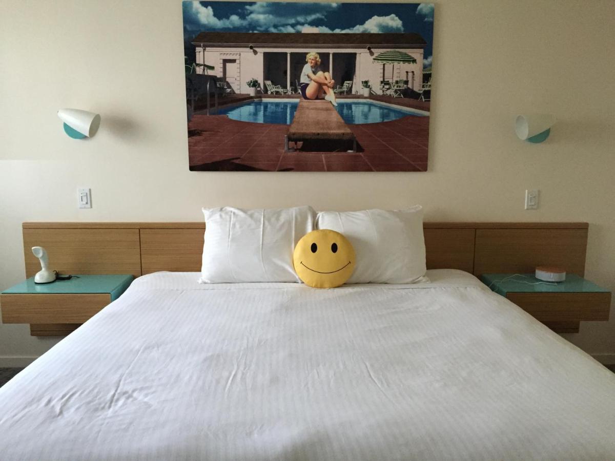 Cali King - Accessible Room at Beverly Laurel Hotel at West Hollywood