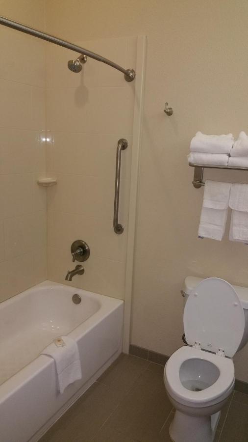 King Suite at Comfort Inn & Suites Lakeside