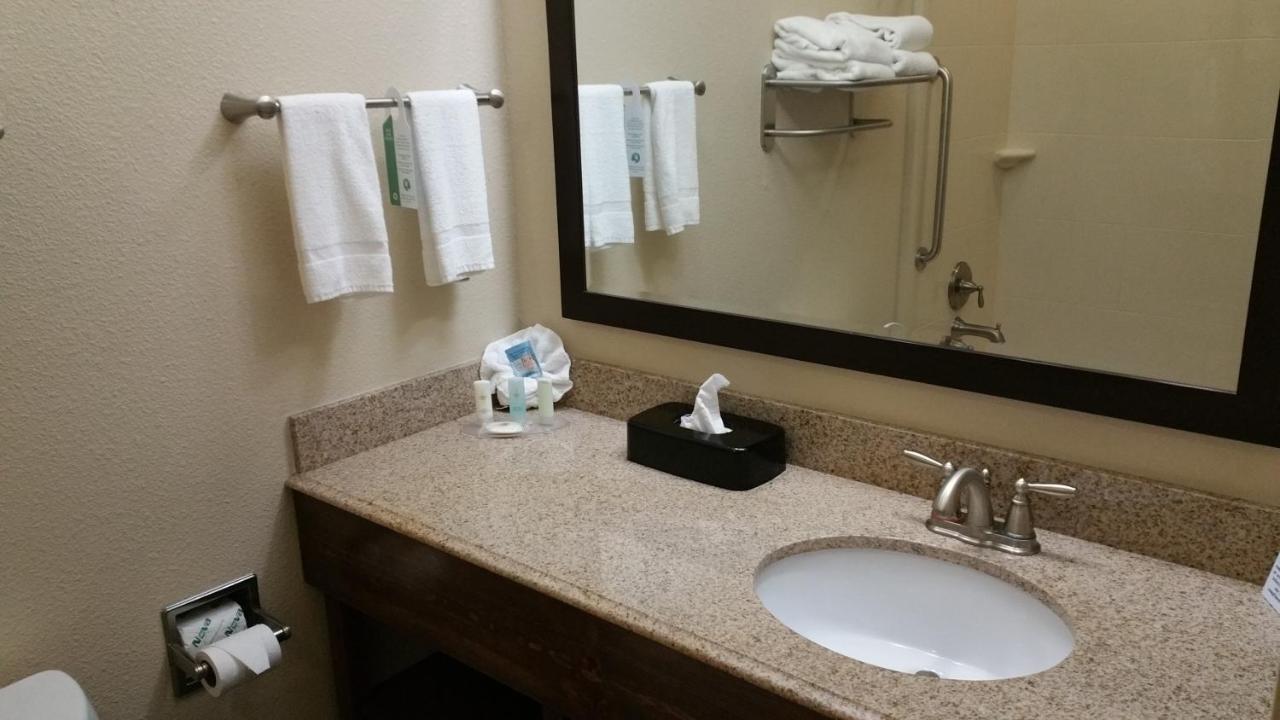 King Room at Comfort Inn & Suites Lakeside