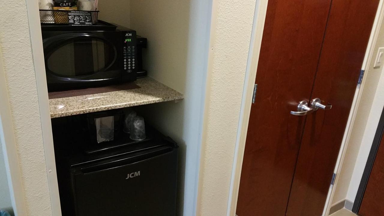 King Suite at Comfort Inn & Suites Lakeside