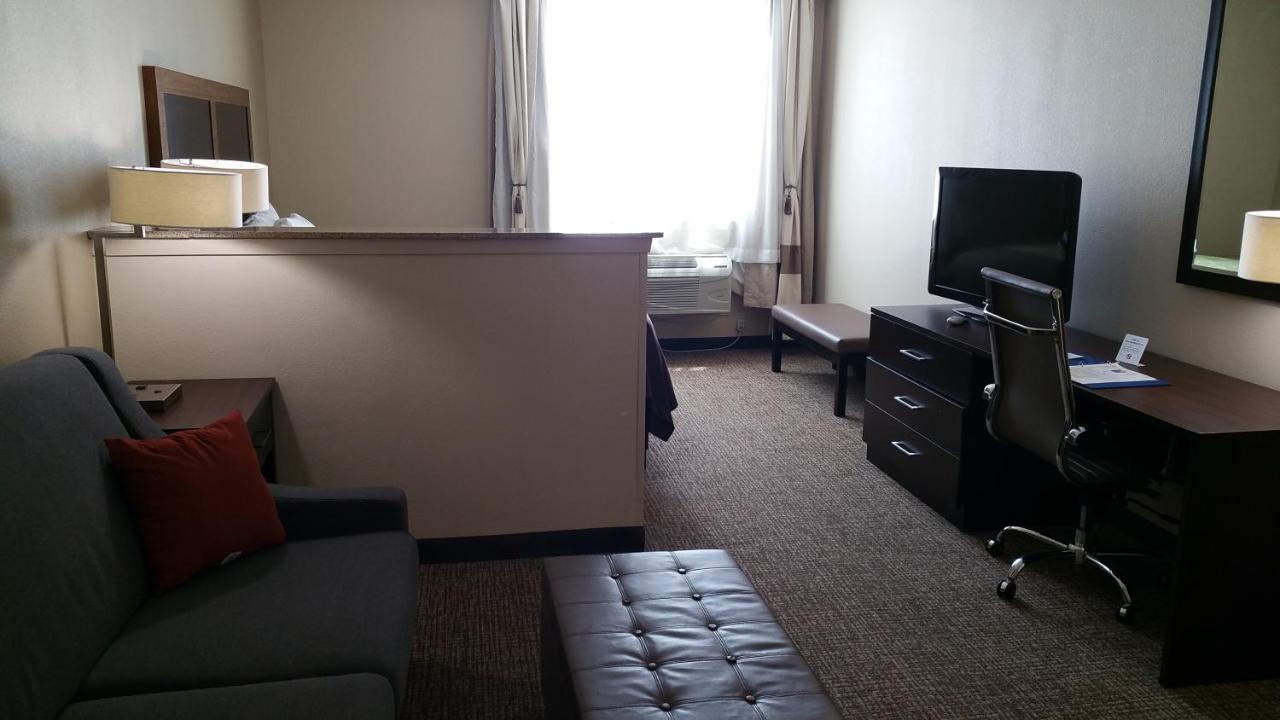 King Suite at Comfort Inn & Suites Lakeside
