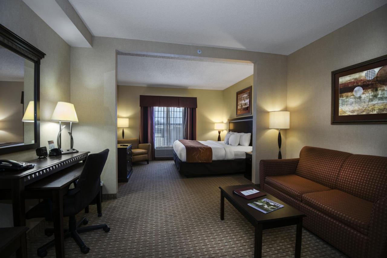 King Suite - Disability Access/Non-Smoking at Comfort Suites Conway