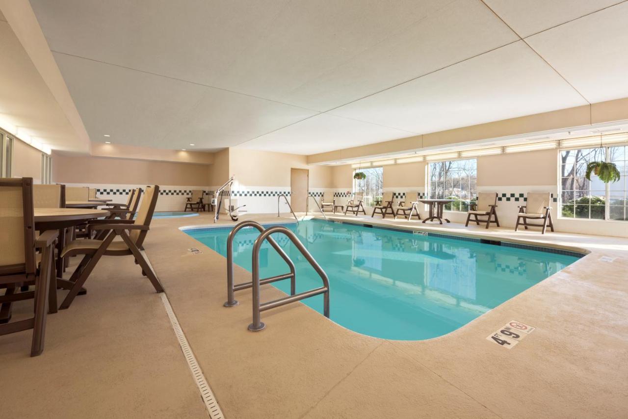 One-Bedroom King Suite - Non-Smoking at Country Inn & Suites by Radisson, Clinton, IA