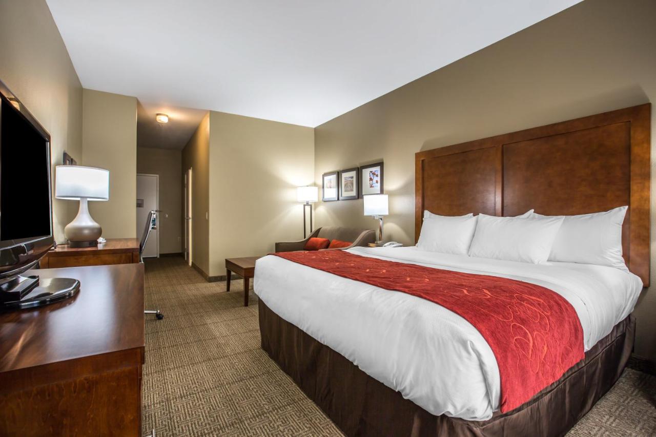 King Suite - Accessible/Non-Smoking at Comfort Suites Victorville-Hesperia