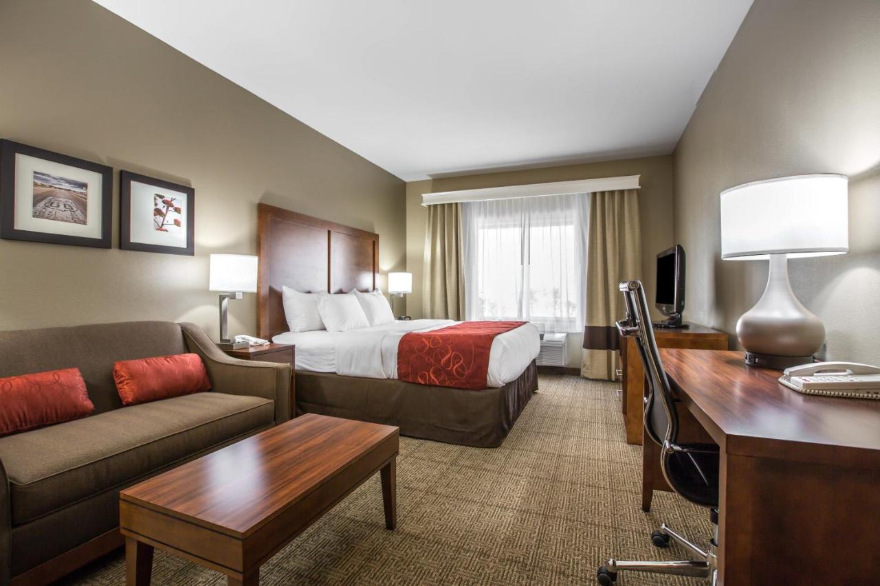 King Suite - Accessible/Non-Smoking at Comfort Suites Victorville-Hesperia