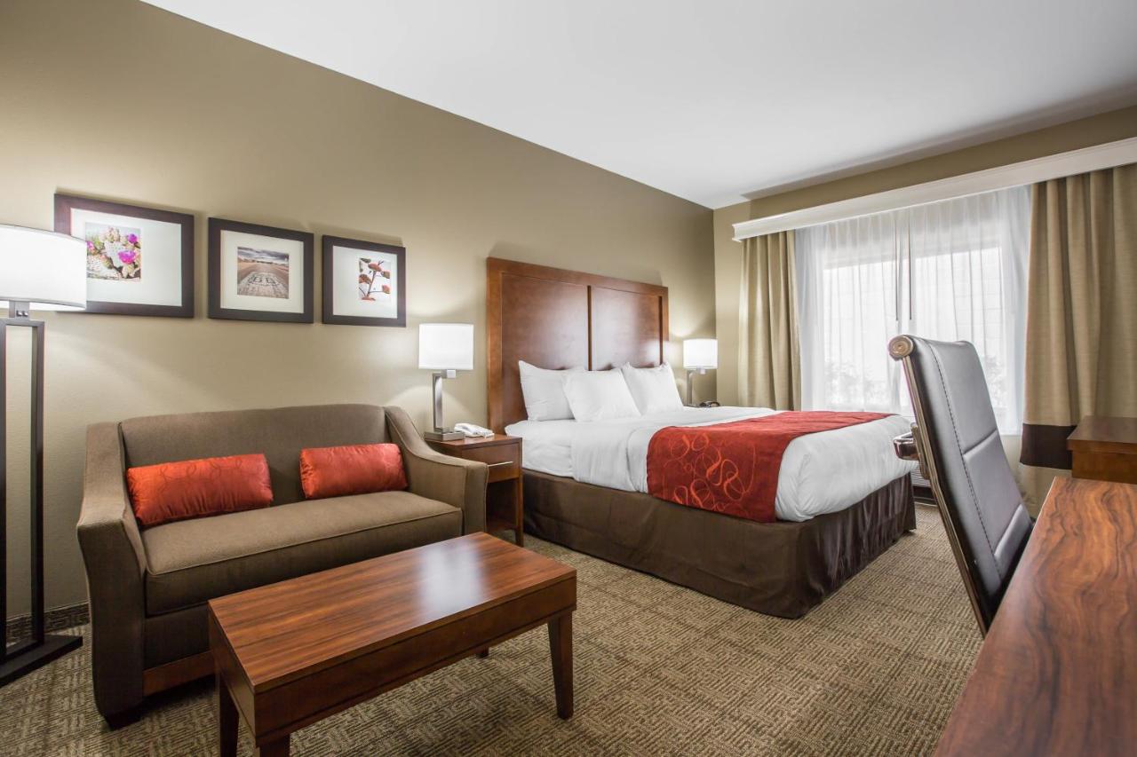 King Suite - Accessible/Non-Smoking at Comfort Suites Victorville-Hesperia