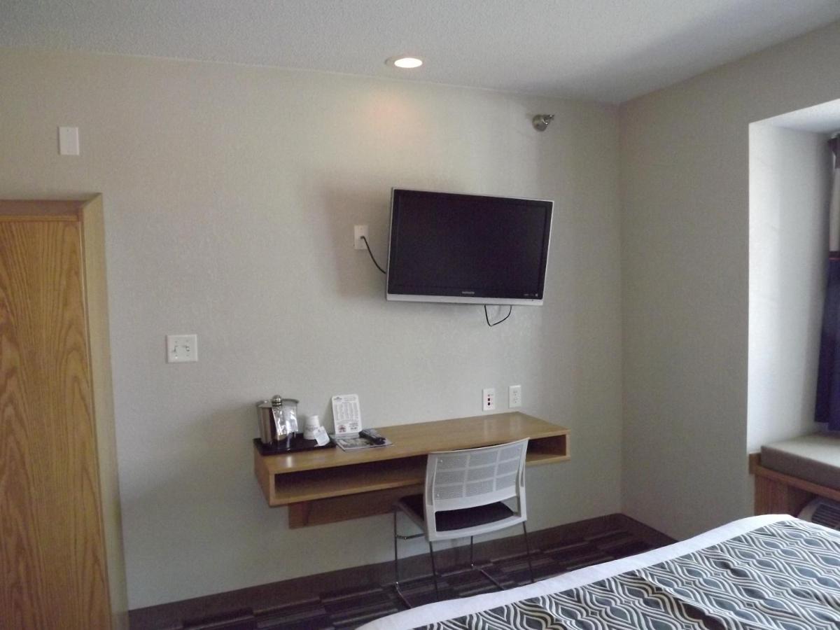 Queen Studio Suite - Non-Smoking at Microtel Inn & Suites by Wyndham Ames