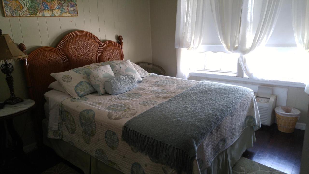 Deluxe Single Room at Seminole Inn