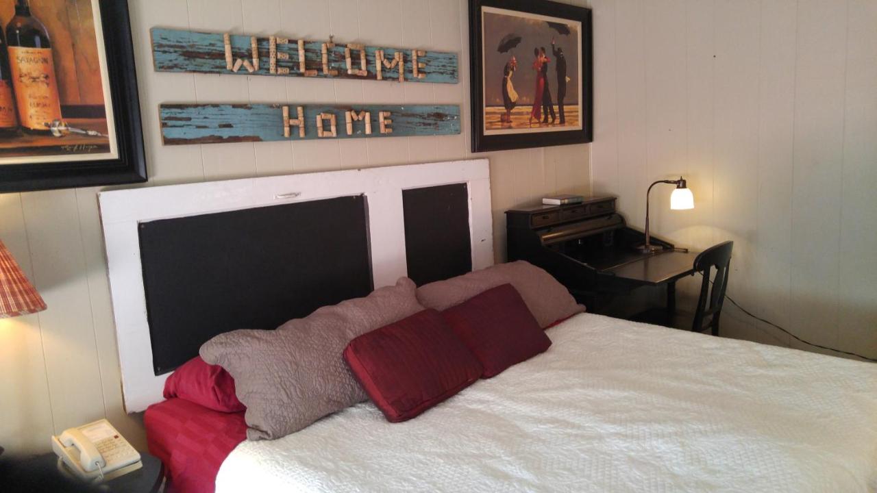 Deluxe Single Room at Seminole Inn