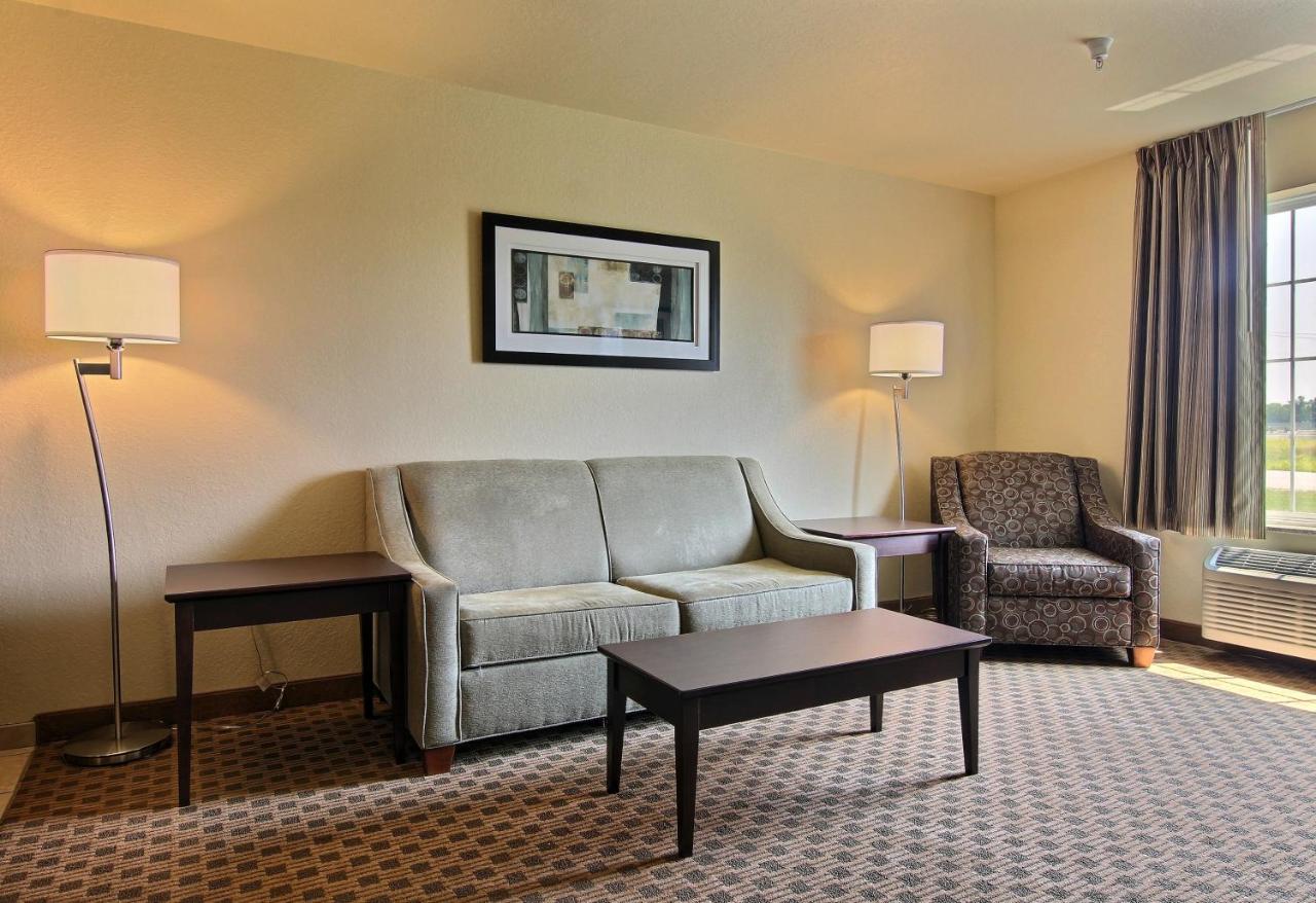 One-Bedroom Suite at Cobblestone Inn & Suites - Linton
