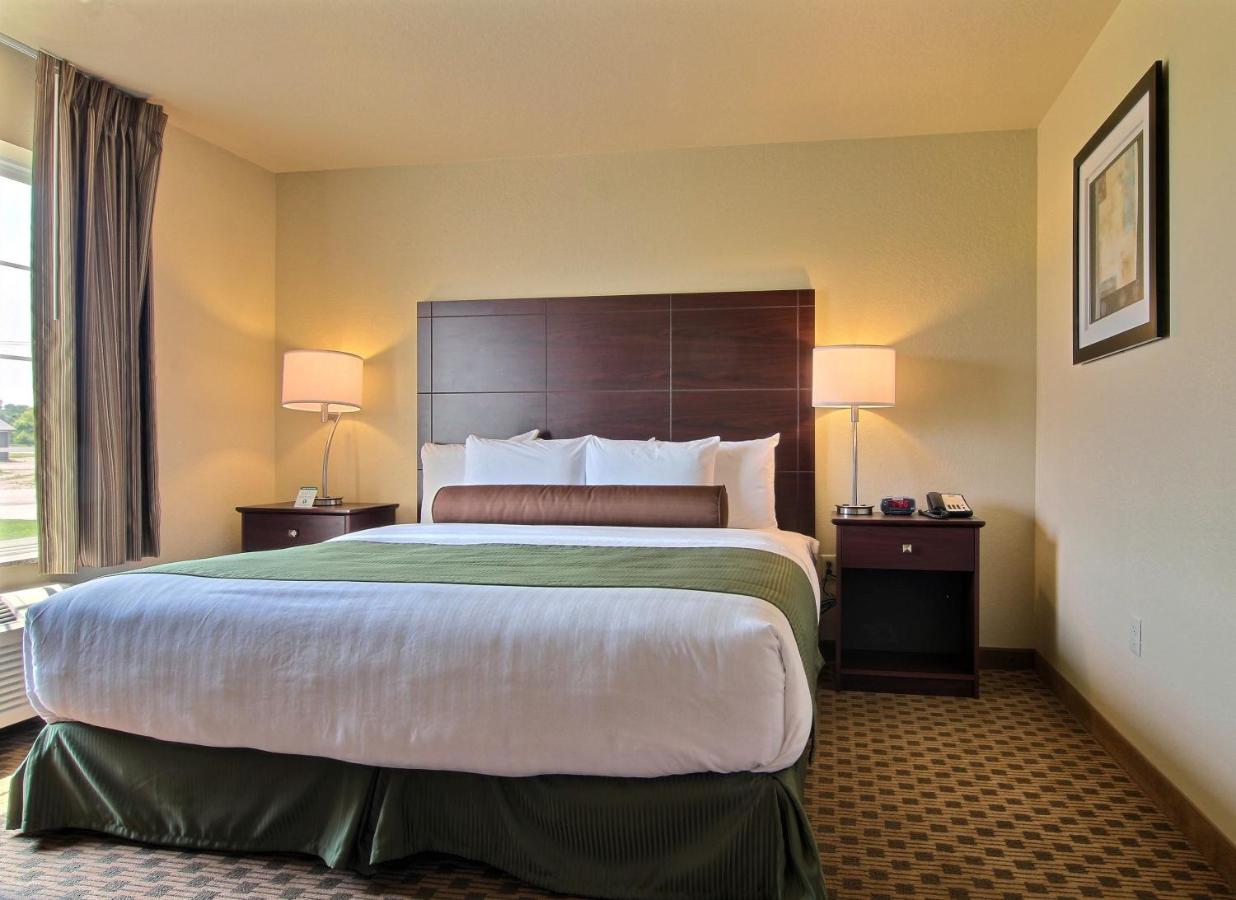 Deluxe King Room at Cobblestone Inn & Suites - Linton