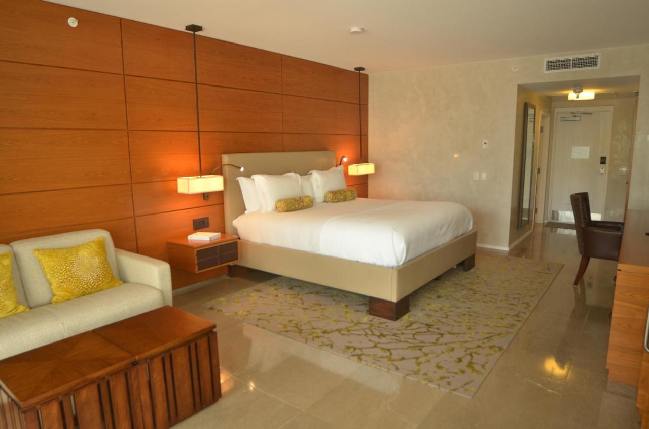 Corner Room - Disability Access with Ocean View at Royal Blues Hotel