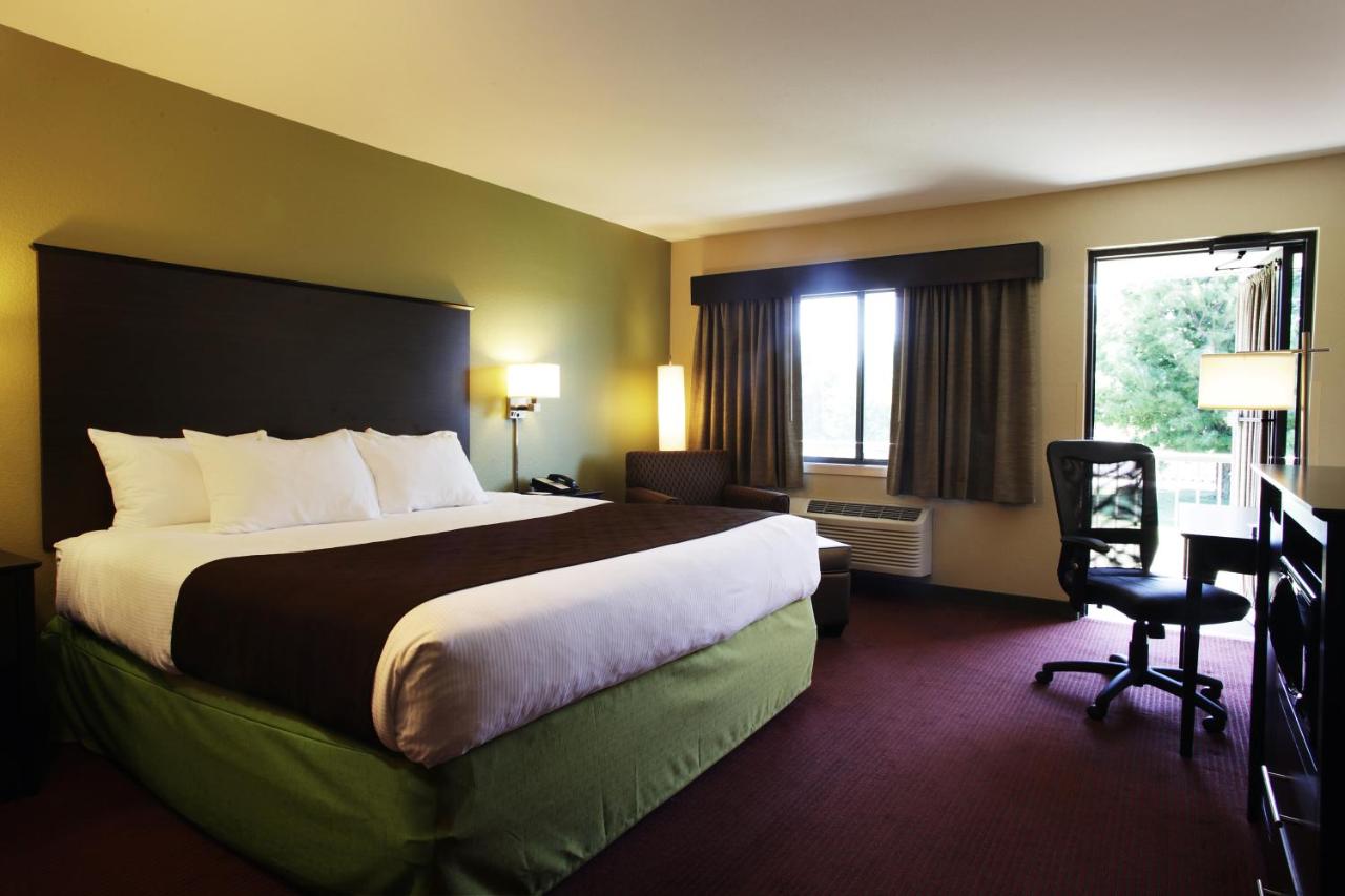 Deluxe King Room - Non-Smoking/2nd Floor at AmericInn by Wyndham Okoboji