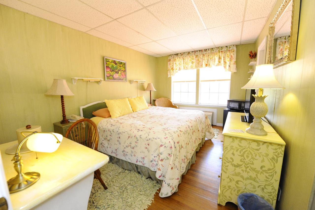 Family Suite at Seminole Inn