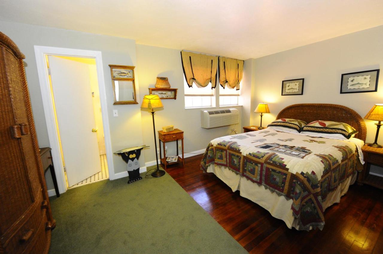 Deluxe Single Room at Seminole Inn