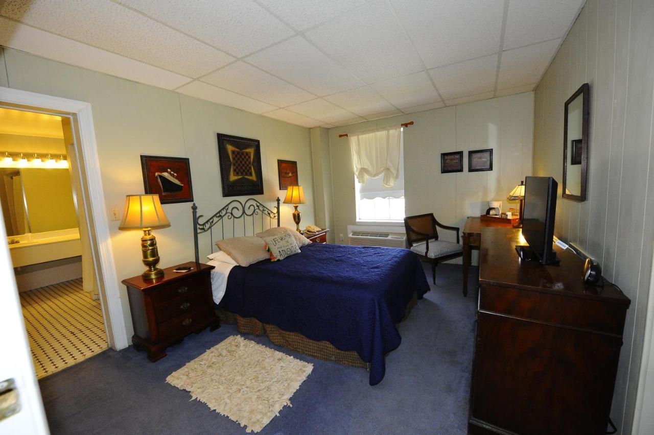 Deluxe Single Room at Seminole Inn