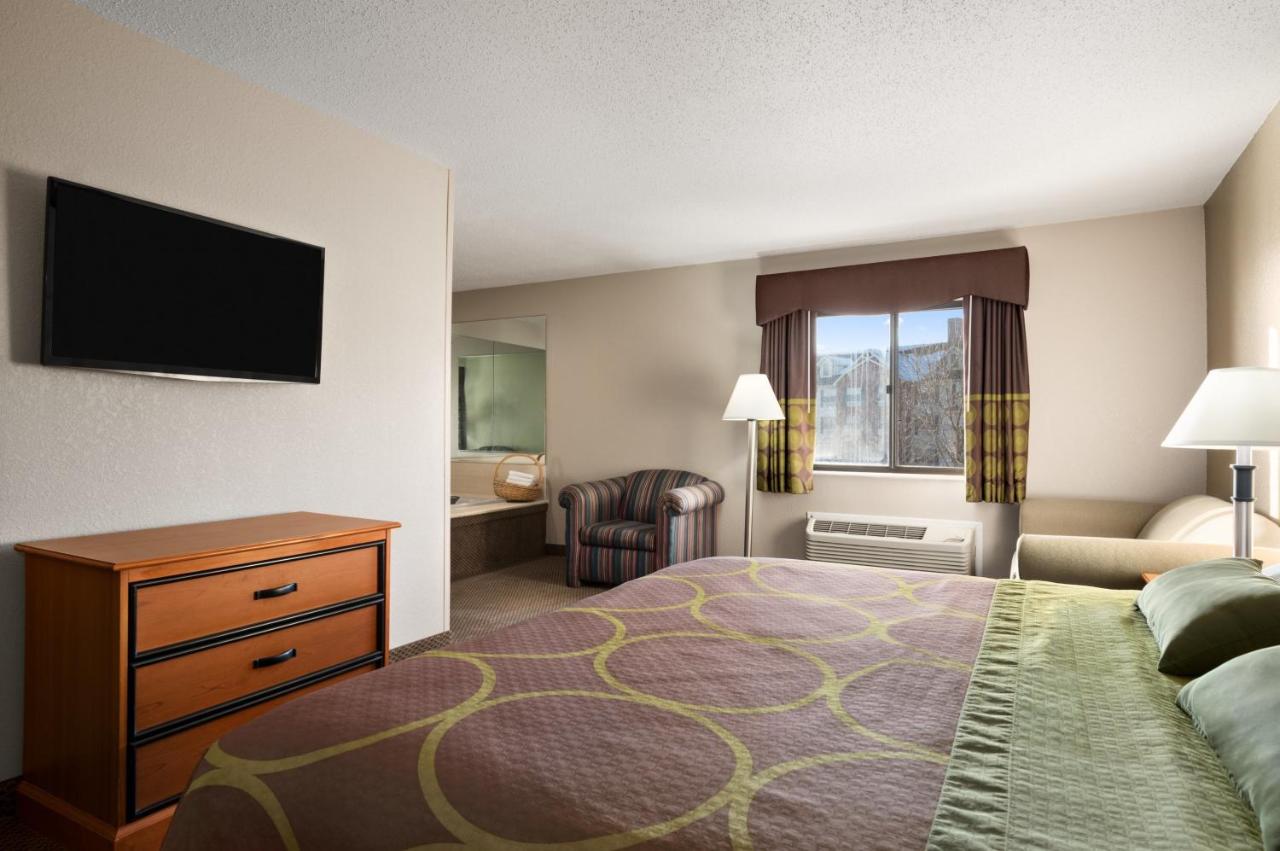 King Suite - Non-Smoking at Super 8 by Wyndham Green Bay I-43 Bus. Park