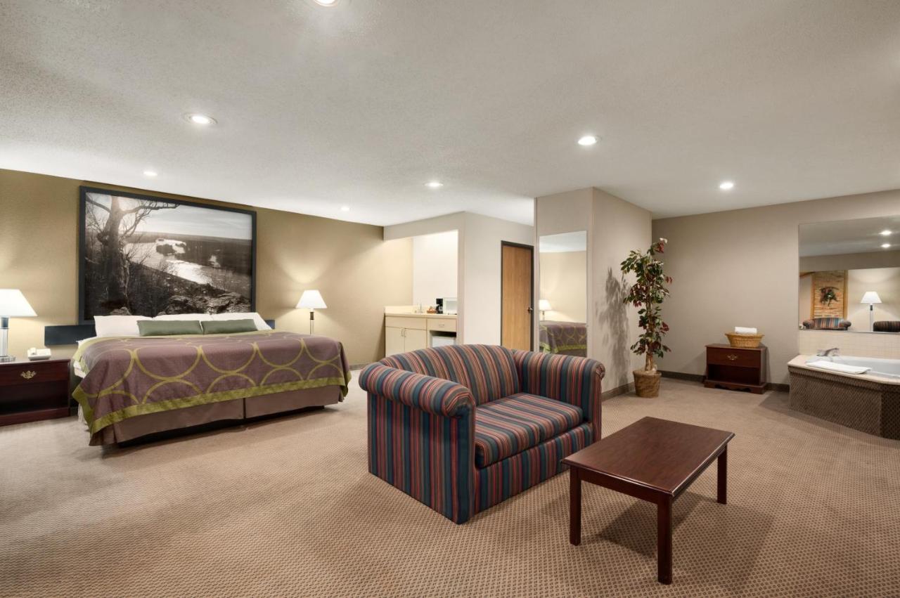 Deluxe King Studio Suite - Non-Smoking at Super 8 by Wyndham Green Bay I-43 Bus. Park