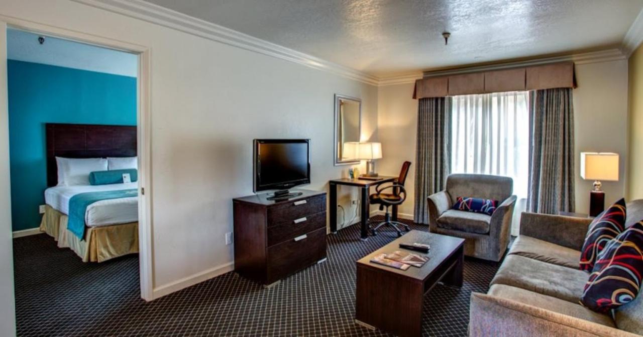 Renovated Monarch Double at Alexis Park All Suite Resort