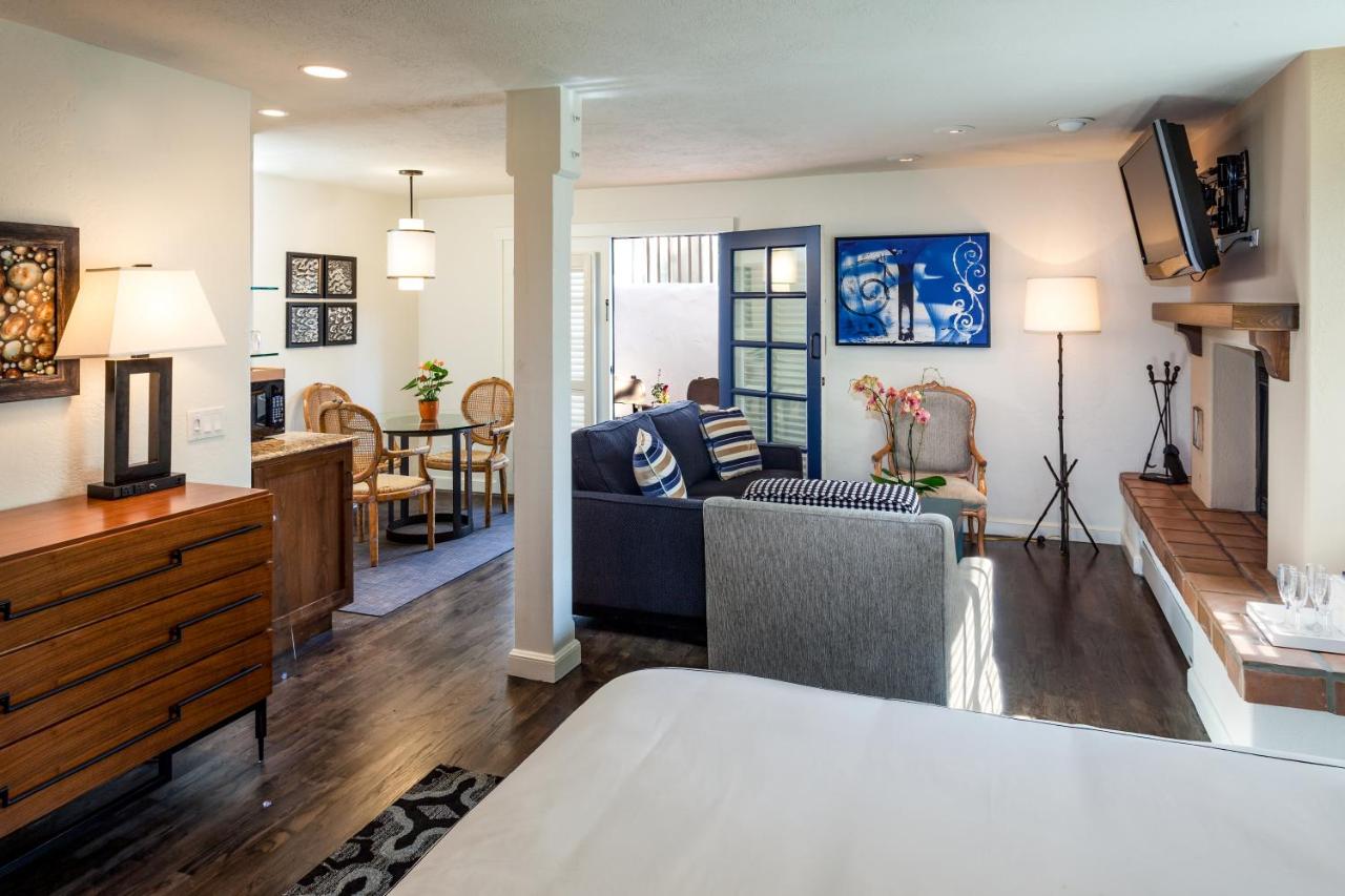 Luxury Junior King Suite at Hotel Pacific