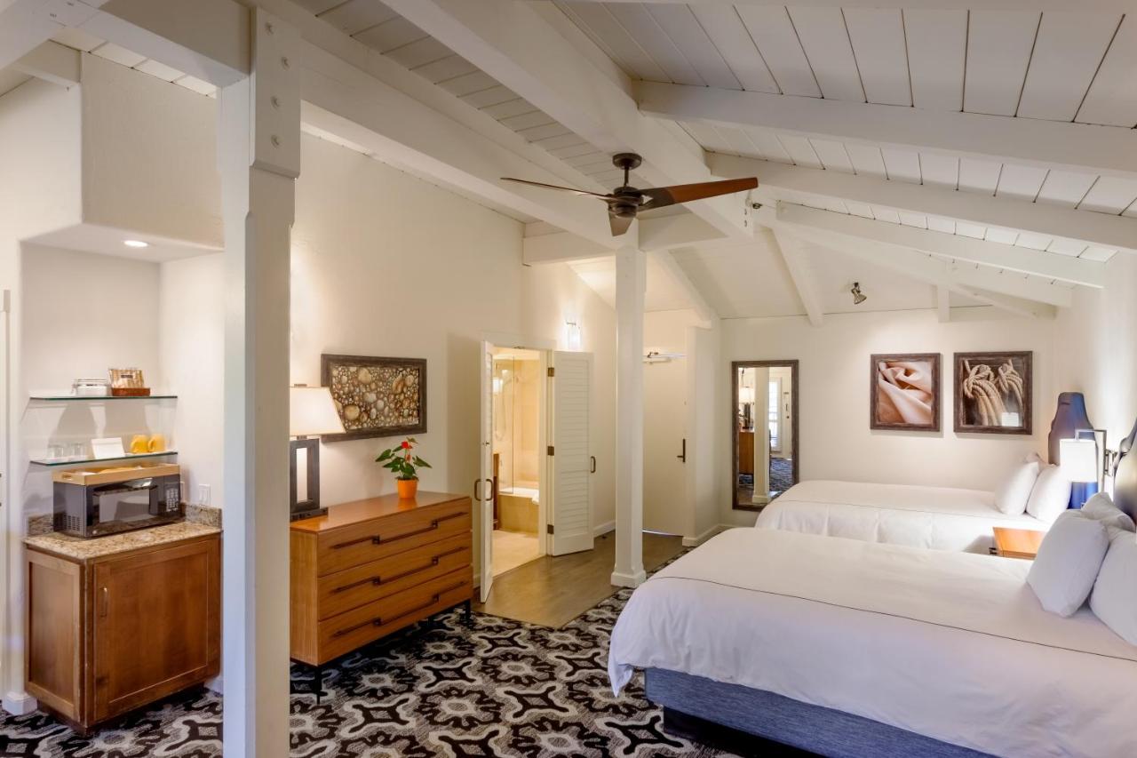 Luxury Junior Suite with Two Double Beds at Hotel Pacific