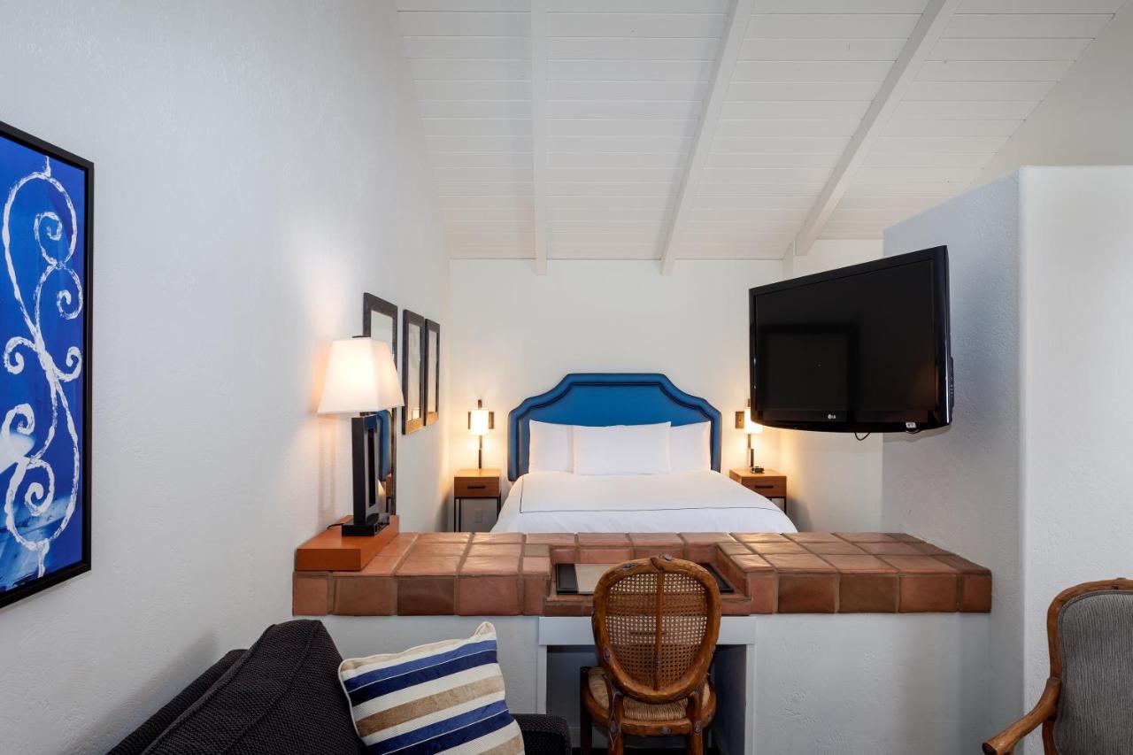 Luxury Junior King Suite at Hotel Pacific
