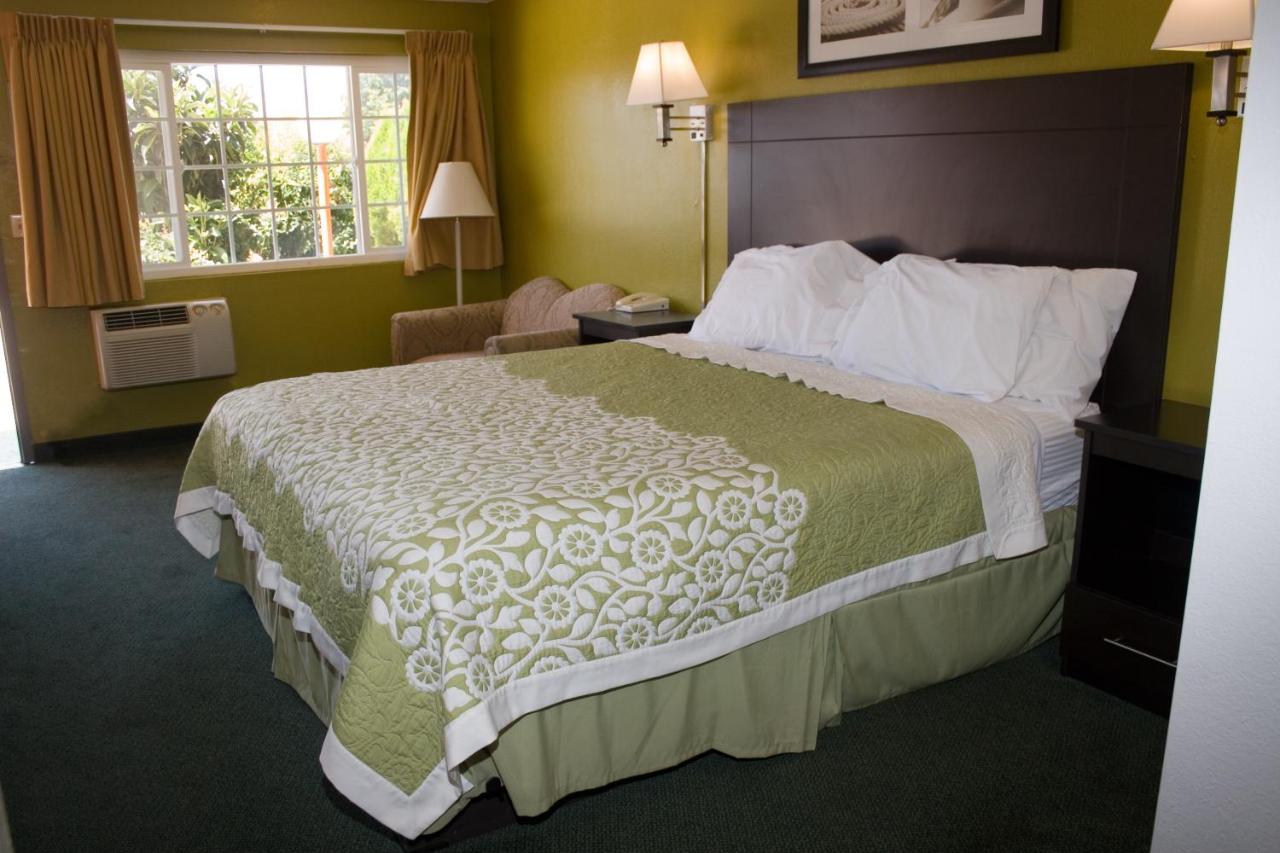 King Room - Disability Access/Non-Smoking at Days Inn by Wyndham King City