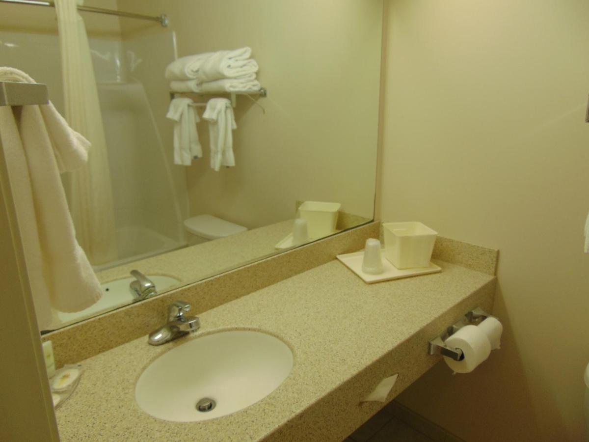 Suite - Disability Access/Non-Smoking at Days Inn by Wyndham Pentwater