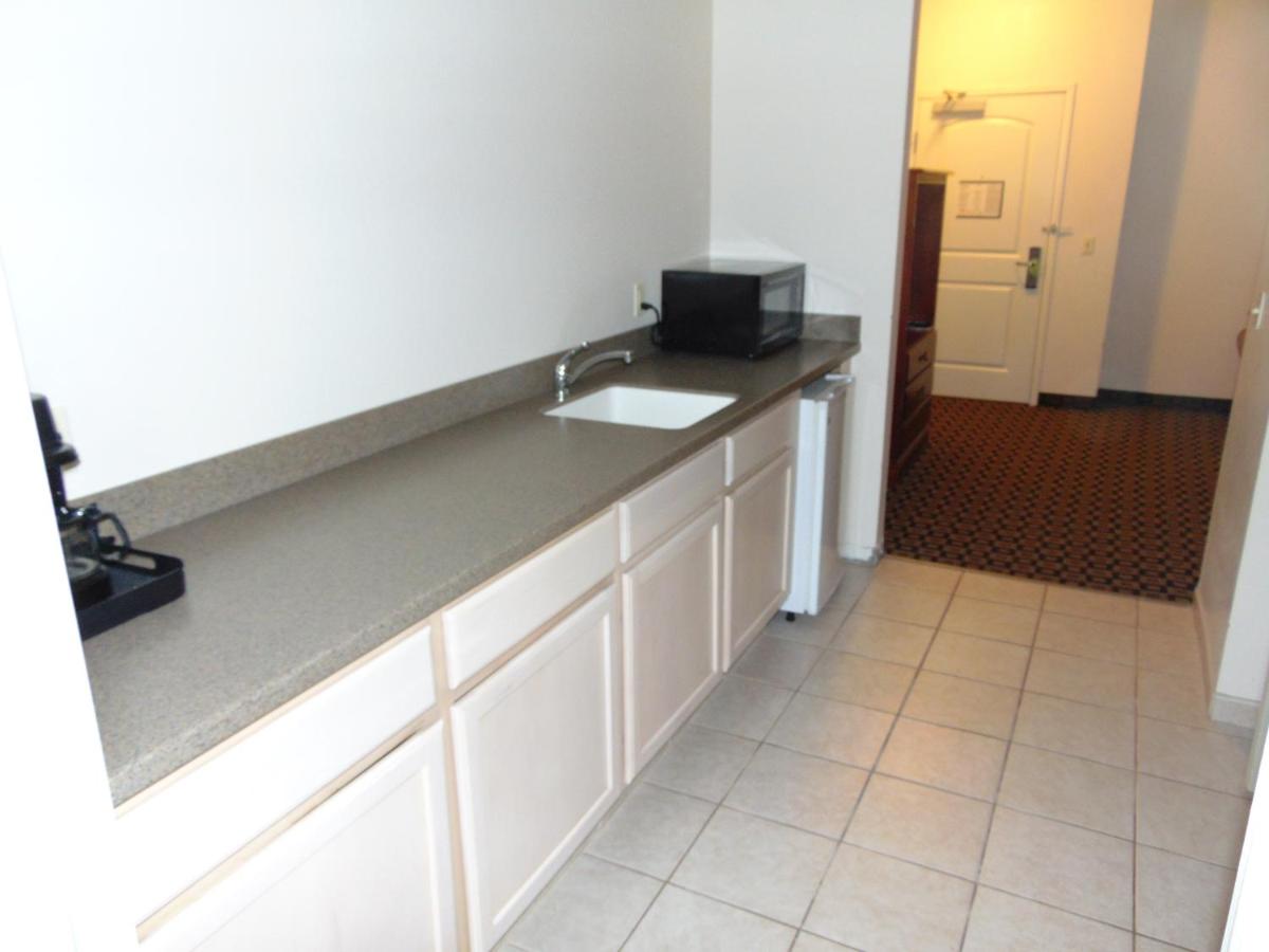 Deluxe Queen Suite - Non-Smoking at Days Inn by Wyndham Pentwater