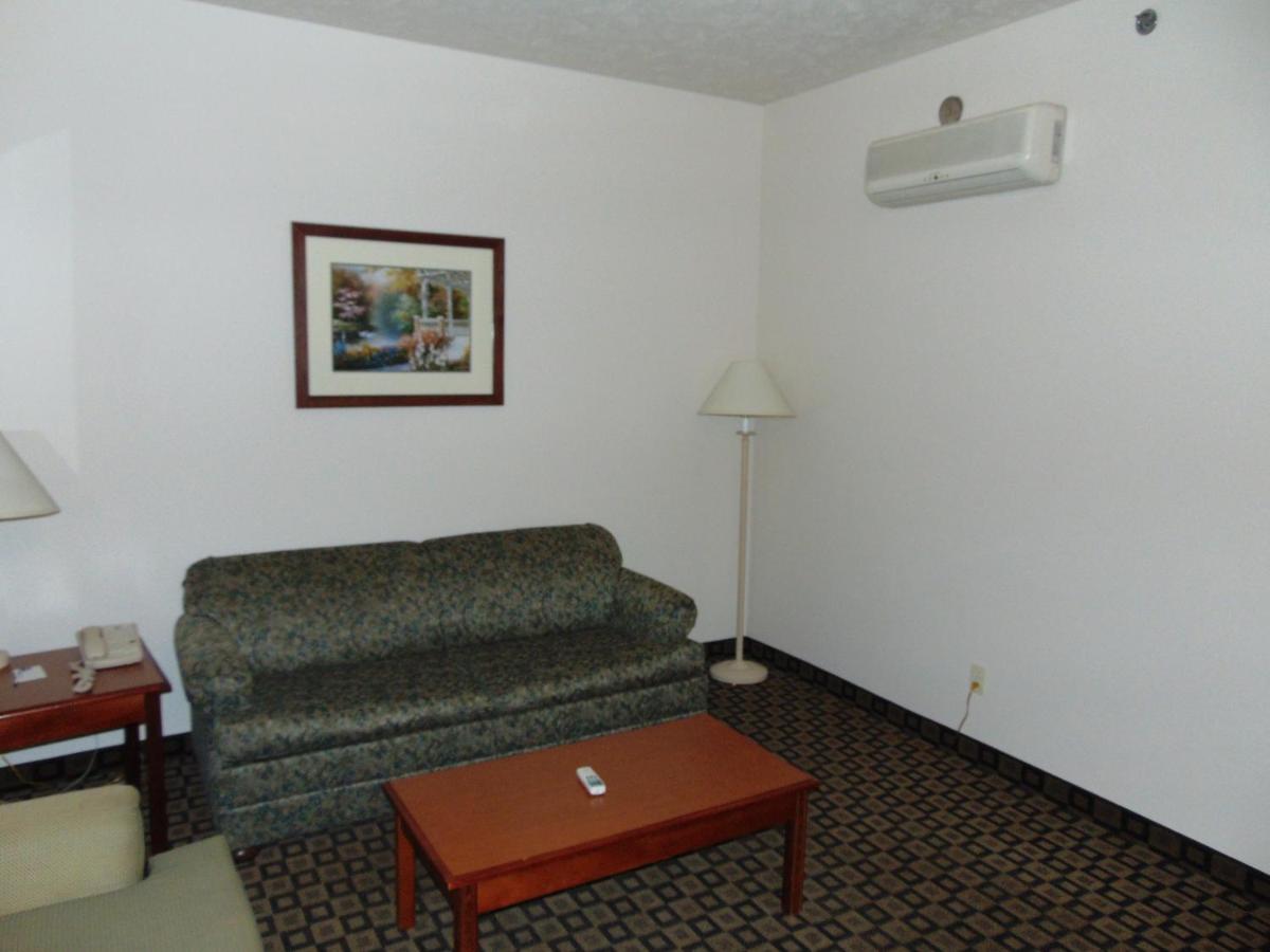 Deluxe Queen Suite - Non-Smoking at Days Inn by Wyndham Pentwater
