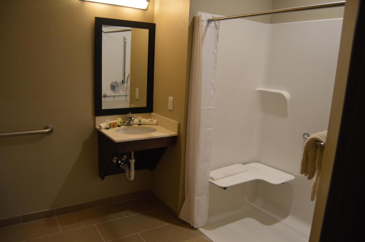 Double Room - Disability Access at Heritage Place Hotel & Suites
