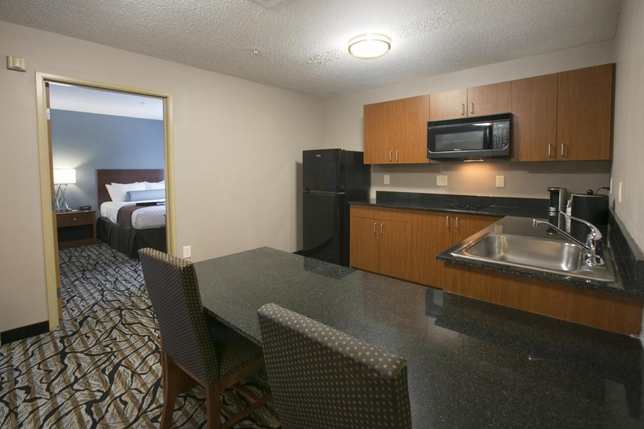 Three-Bedroom Suite at Best Western Plus Blaine at the National Sports Center